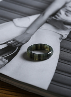 16号戒指 新疆和田玉青花泥鳅背圆弧素圈指环 325