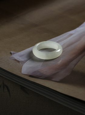 10号戒指 和田玉白玉泥鳅背圆弧素圈指环 5809