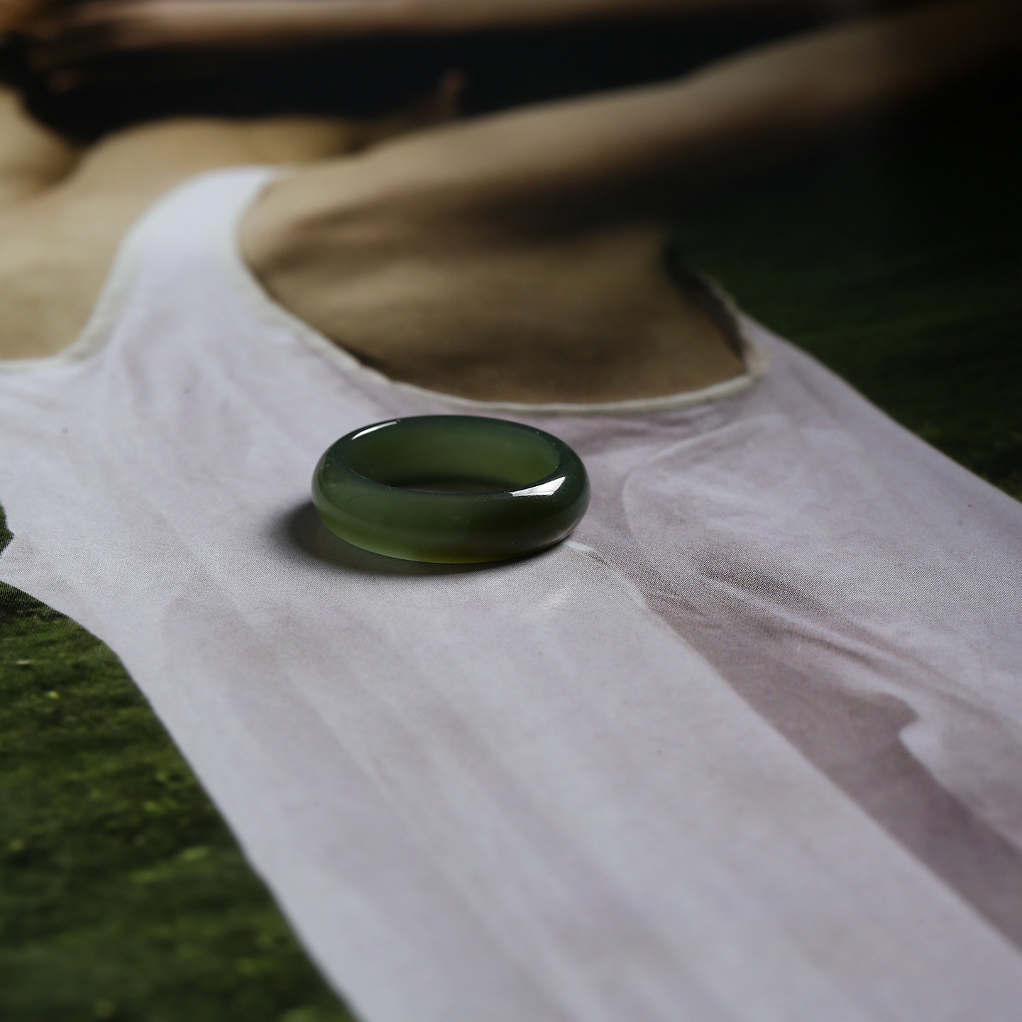 12号戒指 新疆和田玉糖青玉泥鳅背圆弧素圈指环 5702,珠宝/钻石/翡翠,手饰,淘宝优惠券,粉丝福利购,淘宝优惠卷