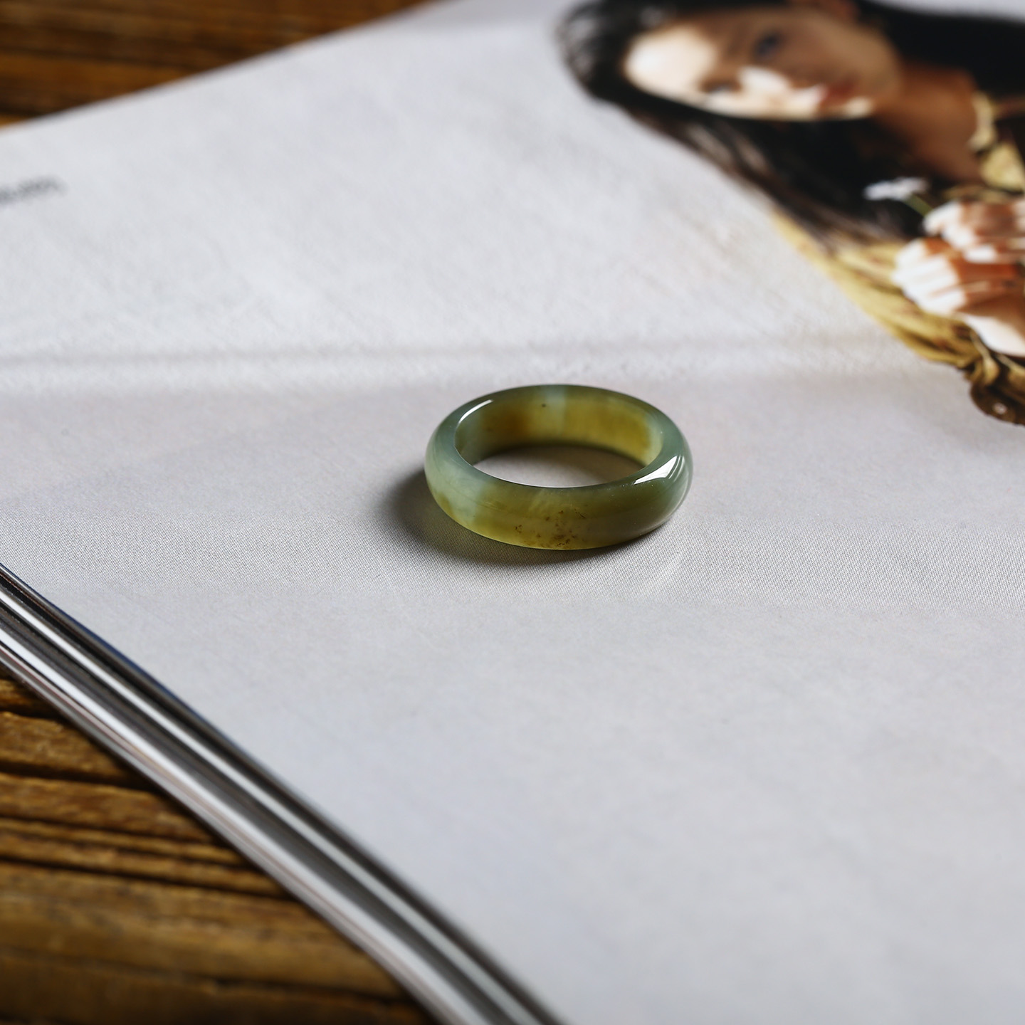 13号戒指 新疆和田玉糖料糖青玉窄条泥鳅背圆弧素圈指环 9316