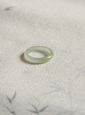 7号戒指 和田玉晴水青白窄条小尺码圆弧素圈指环 尾戒 8344