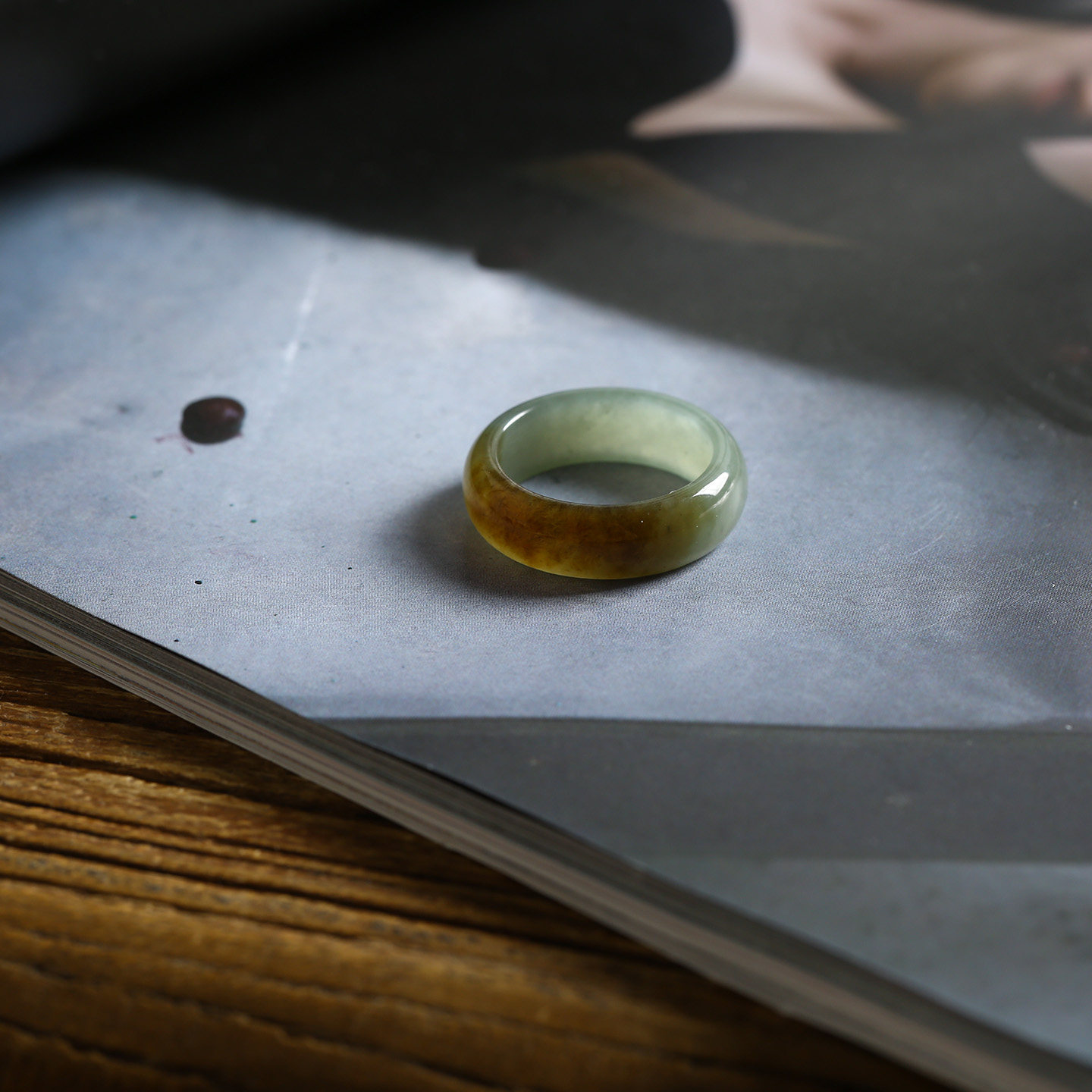 17号戒指 新疆和田玉糖料糖青玉中宽圆弧泥鳅背圆弧素圈指环 314