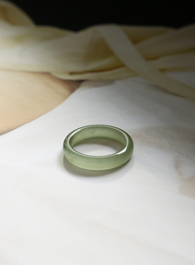 7号戒指 和田玉晴水青白小尺码窄条泥鳅背圆弧素圈指环 5754