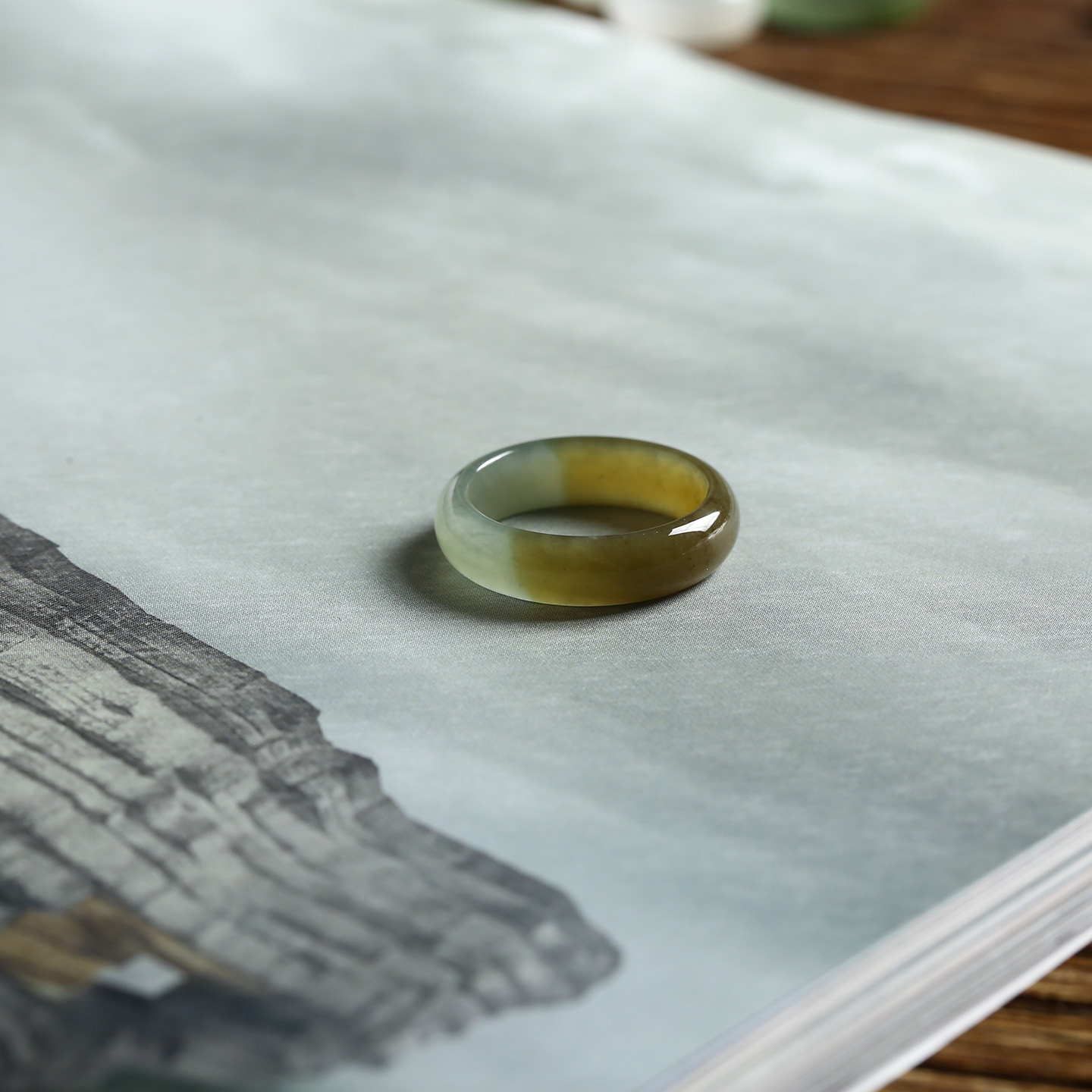 21号戒指 新疆和田玉糖料糖青玉泥鳅背圆弧素圈指环 1448