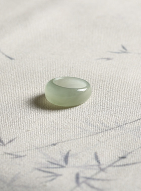 10号戒指 和田玉晴水青白高冰馒头款指环 8349