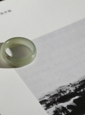 13号戒指 和田玉晴水烟紫双色泥鳅背素圈指环 3919