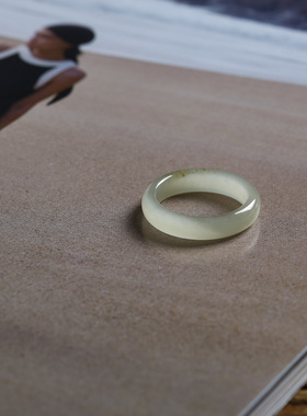 12号戒指 和田玉青白窄条泥鳅背素圈指环 2901