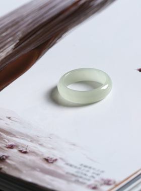 20号戒指 和田玉晴水青白泥鳅背圆弧素圈指环 381