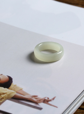 11号戒指 和田玉青白泥鳅背圆弧素圈指环 9129