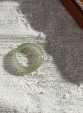 17号戒指 和田玉晴水青白泥鳅背圆弧素圈指环 8095