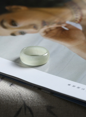 8号戒指 和田玉晴水青白中宽泥鳅背圆弧小尺码素圈指环 尾戒 2324