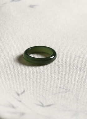 13号戒指 和田玉青白泥鳅背圆弧素圈指环 3226