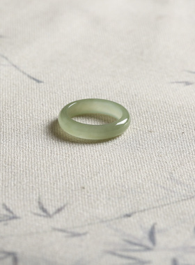 16号戒指 和田玉晴水青白泥鳅背圆弧素圈指环 2711