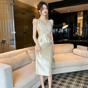 2026新款夏季甜美V领荷叶边婚宴礼服裙名媛显瘦遮腹部修身连衣裙