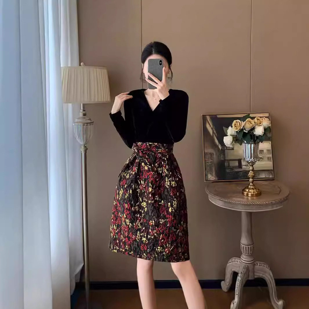 金丝绒提花收腰复古连衣裙