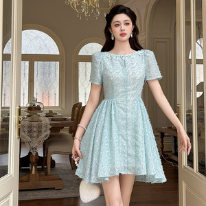 2026新款法式甜美小个子连衣裙收腰不规则圆领蓬蓬裙夏季清新短裙