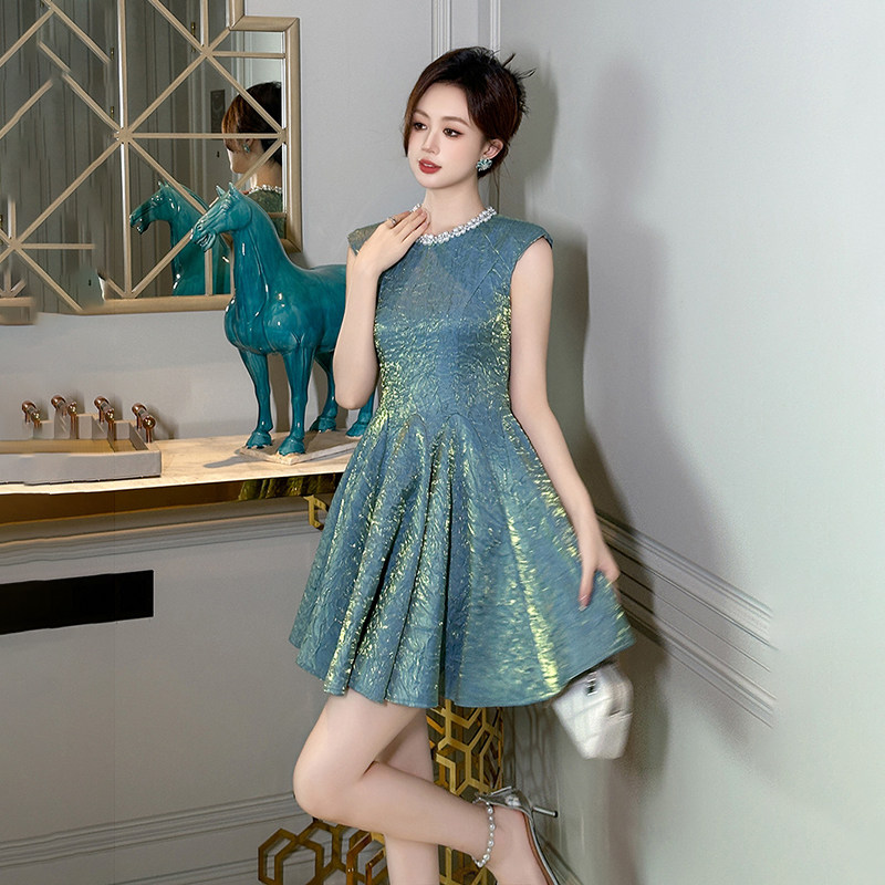 2025新款法式镶钻蓬蓬连衣裙小个子收腰百褶夏装高雅气质晚礼服女