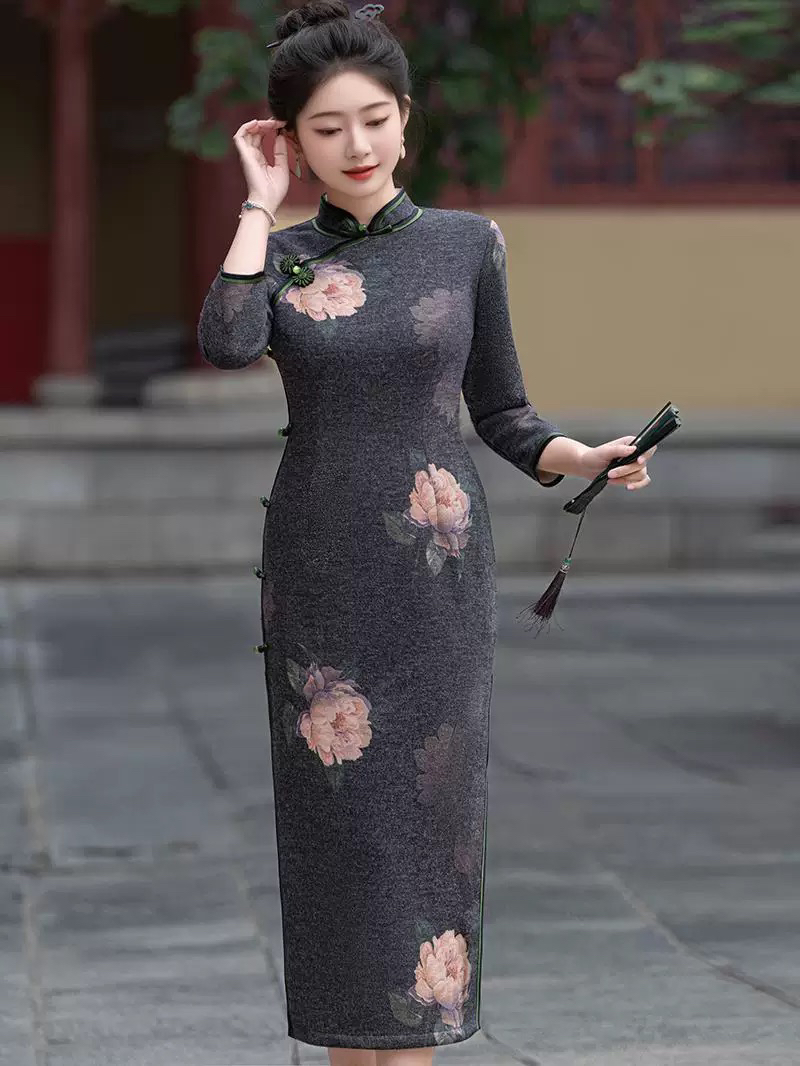 新中式旗袍2025年秋冬季新款女装气质修身针织曼丽绒灰牡丹