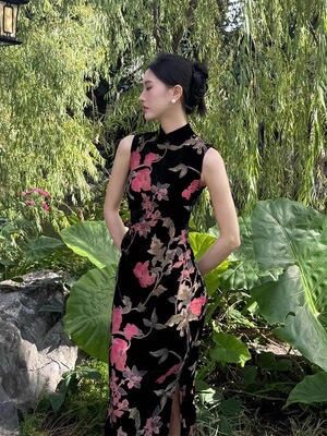 新中式改良旗袍新款高级气质复古印花无袖连衣裙显瘦优雅钻石绒