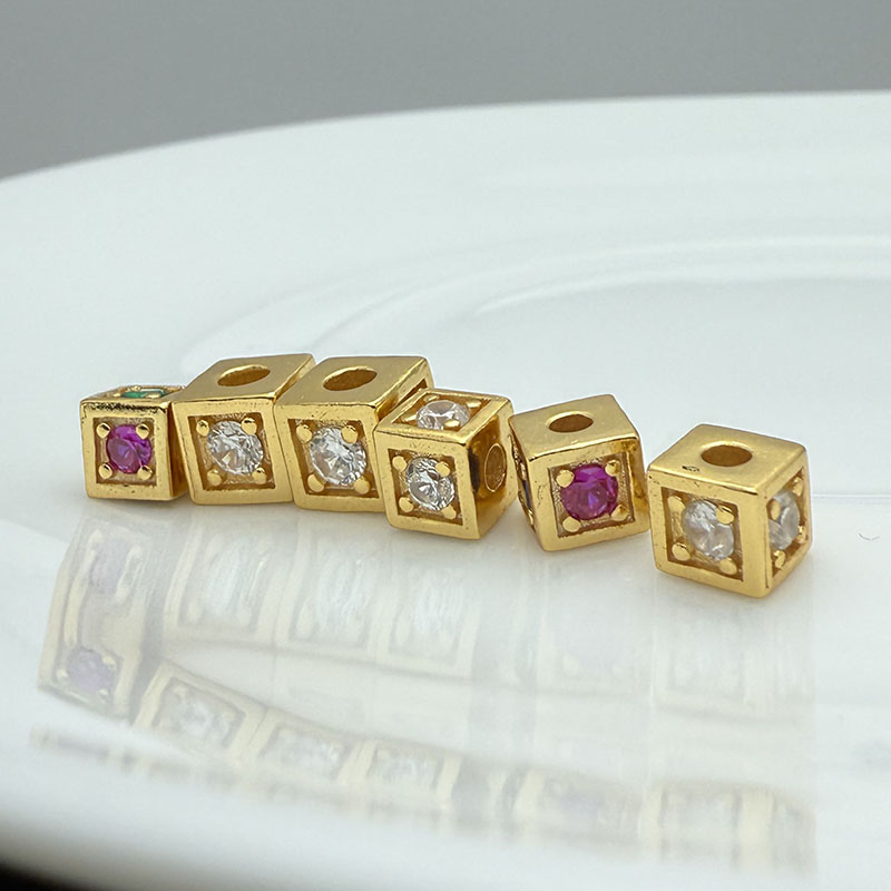 S925镀金镶钻皓石方形散珠保值