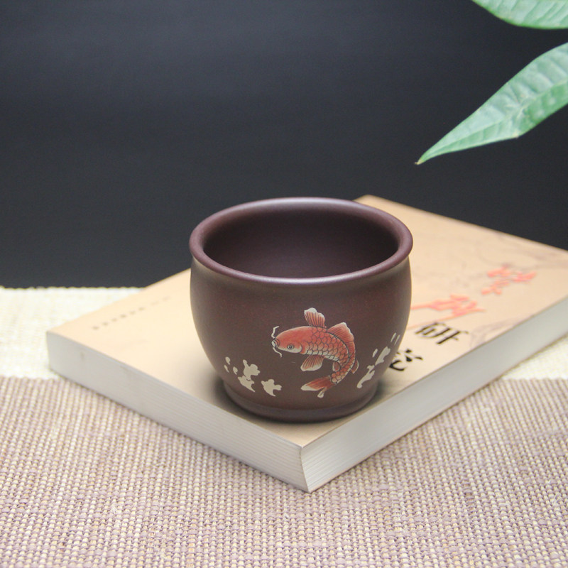宜兴紫砂小茶杯全手工泥绘鲤鱼杯
