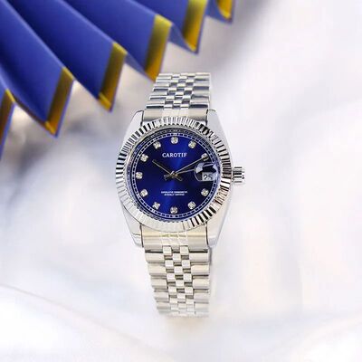 A Women's Silver Steel Strap Fashion Trend Roman Numeral Tou