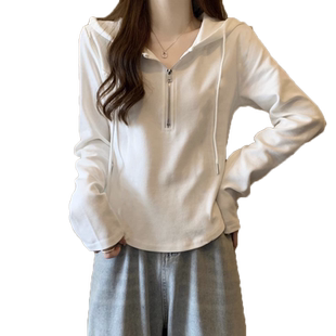 2026新款秋冬季白色连帽长袖t恤上衣女短款小众设计感内搭打底衫