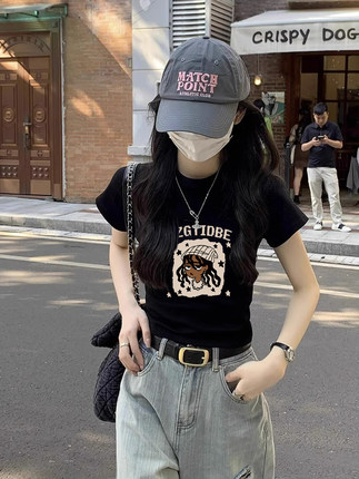 正肩黑色短袖T恤女2025夏季新款设计感小众独特别致修身辣妹上衣