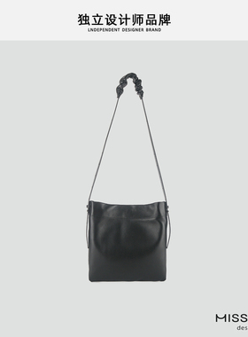 2026年新款简约托特包通勤百搭羊皮女包小众大容量单肩斜跨水桶包