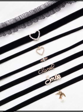 2022春季小香风黑色天鹅绒颈带Choker颈链锁骨链字母珍珠项链女