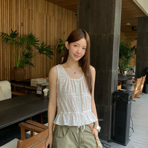 MZI STUDIO-新提花圆领钮扣抽绳收腰甜美背心（含100棉料）157901