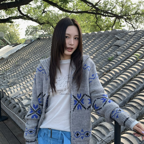 MZI STUDIO-撞色提花高领拉链松弛软糯外搭毛衣A80379#