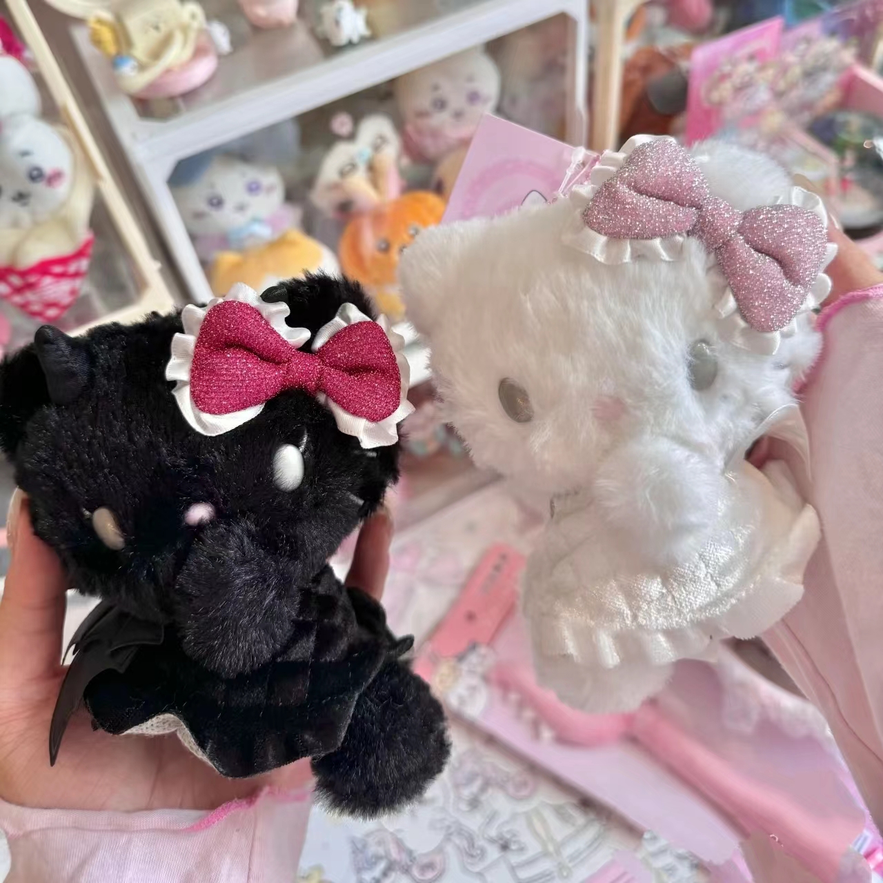正版50周年hellokitty天使挂件