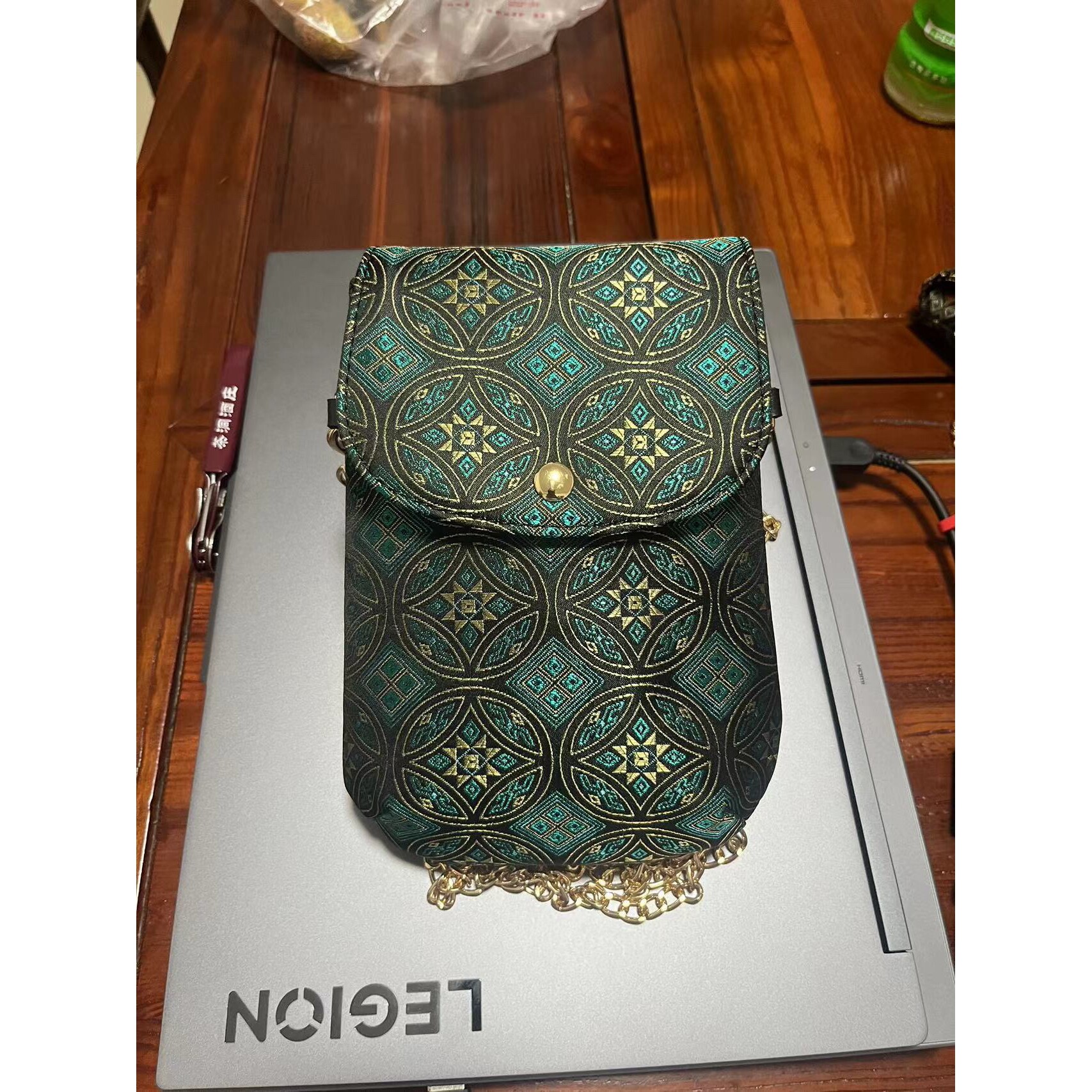 广西非遗壮锦纹样小包纯壮锦面料斜挎小包手机包百搭时尚布艺包图片