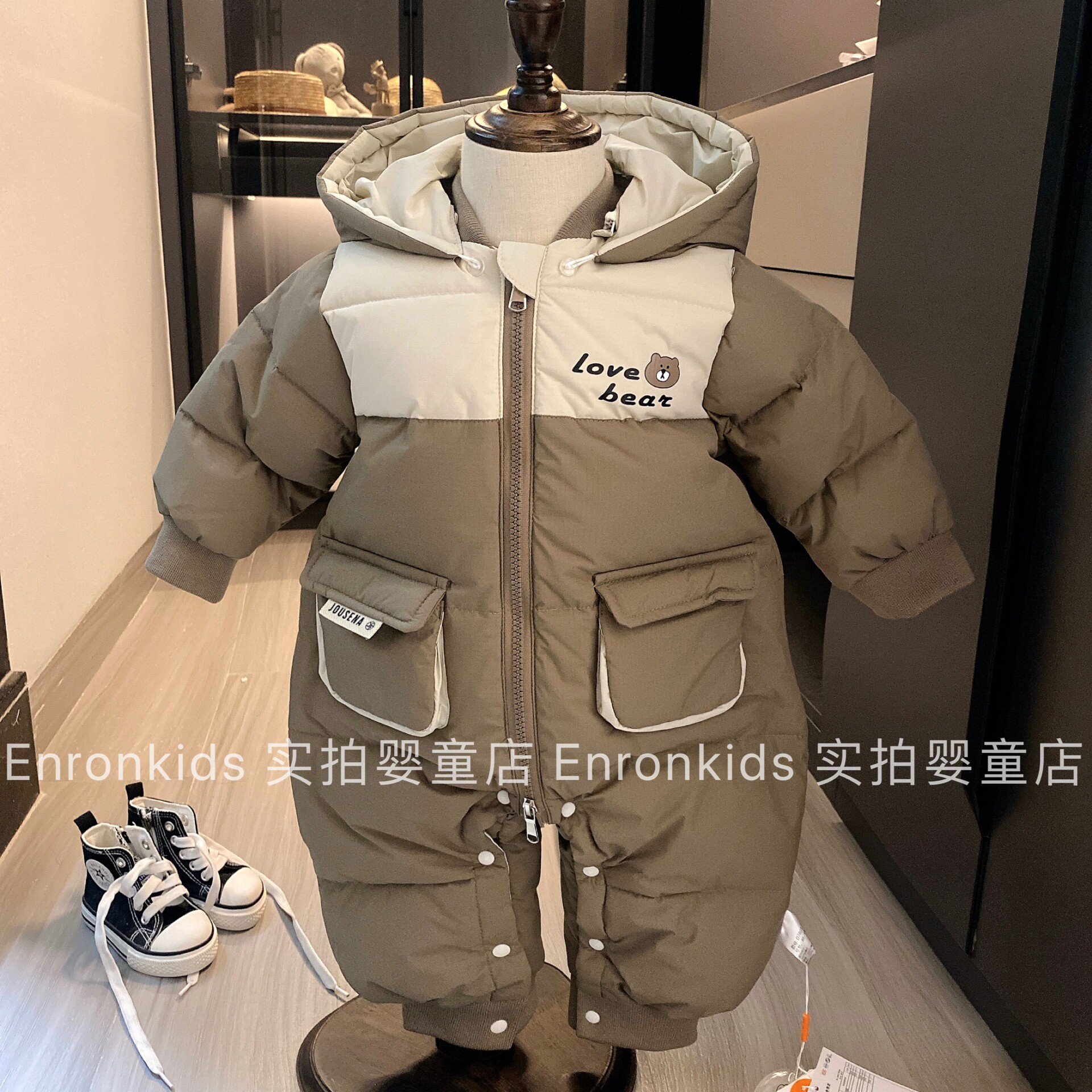 婴儿衣服小狗羽绒服连体衣秋冬季装新款男女宝宝外出抱衣加厚哈衣
