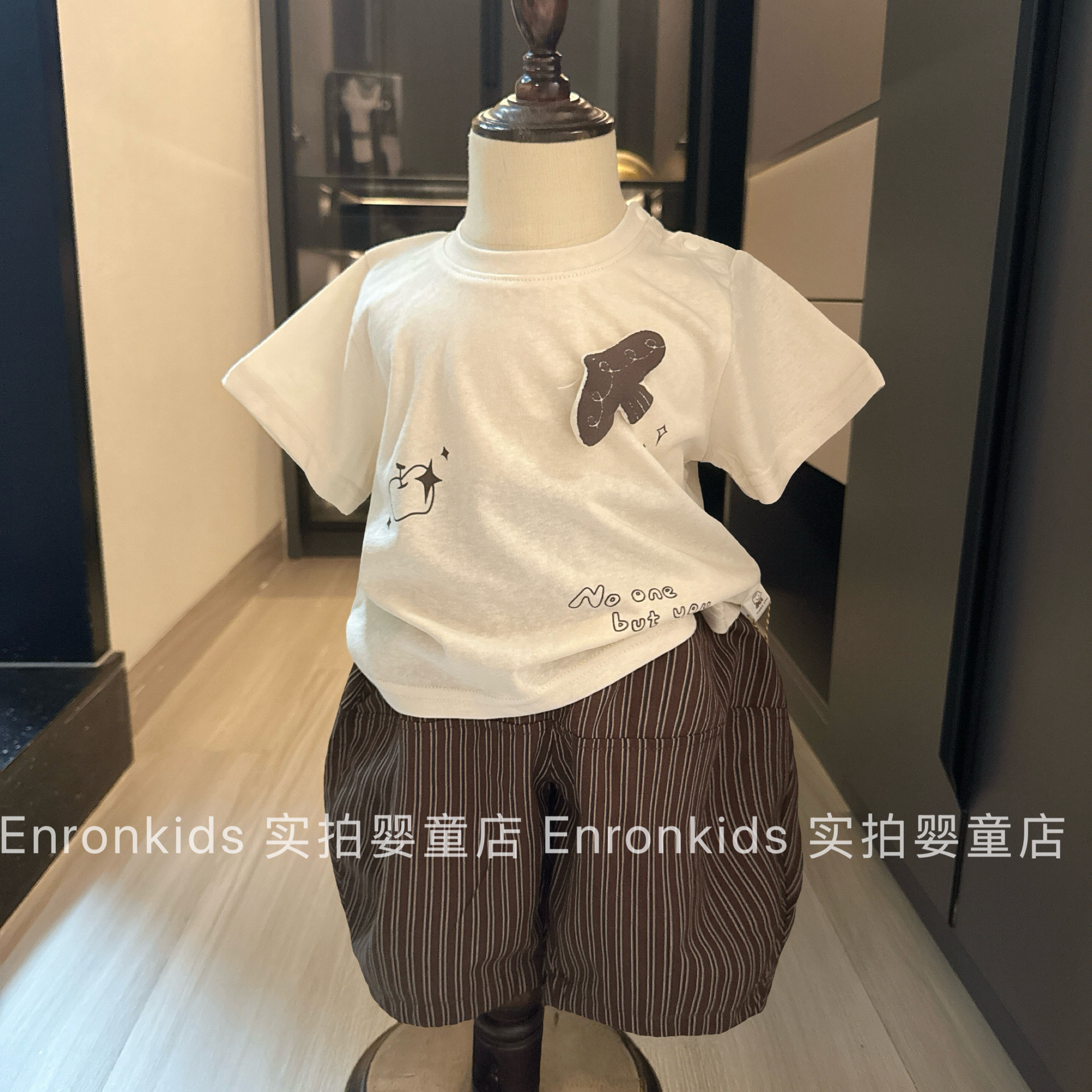 夏季男童童套装男宝字母卡通休闲短袖复古条纹短裤两件套轻薄夏款