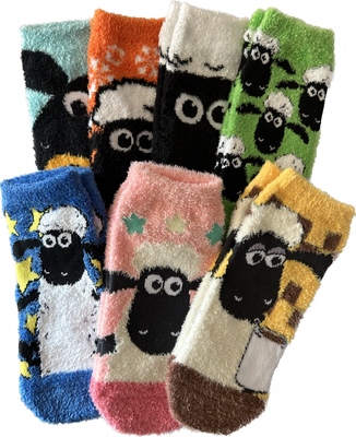 38包邮日单小羊肖恩羽毛纱绒绒的地板保暖袜儿童成人尺码可配亲子