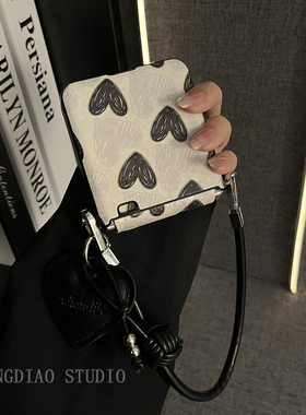 轻调 ins高档黑色爱心挂件皮质手提绳适用于荣耀MagicVFlip2手机壳新款Magic折叠屏V FLIP防摔肤感翻盖保护套