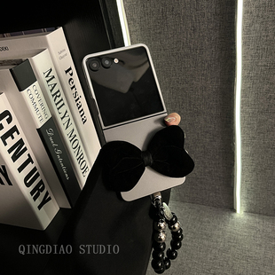 高档电镀烤漆银色蝴蝶结手提链适用于三星zflip7 GalaxyW25Flip手机壳新款 折叠屏翻盖防摔保护套 轻调