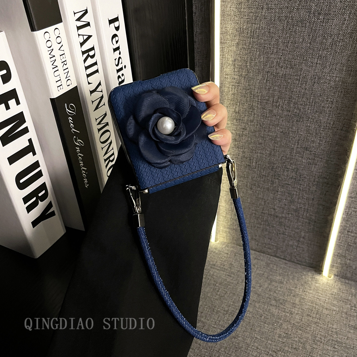 轻调 高级日韩深蓝草席纹花朵牛仔手提绳适用于摩托罗拉razr60