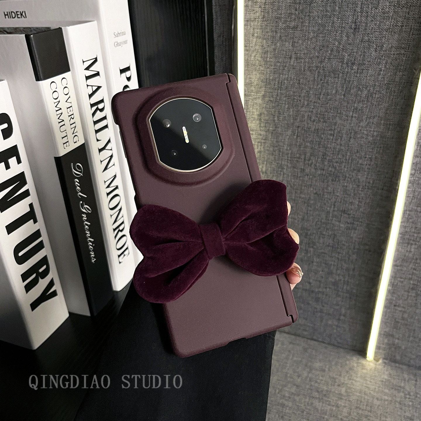 轻调 ins简约岩沙双中轴暗红丝绒蝴蝶结适用于华为MateX7典