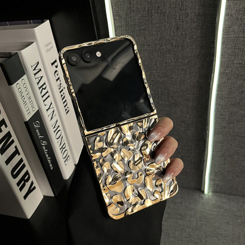 适用于三星zflip7金色豹纹手机壳