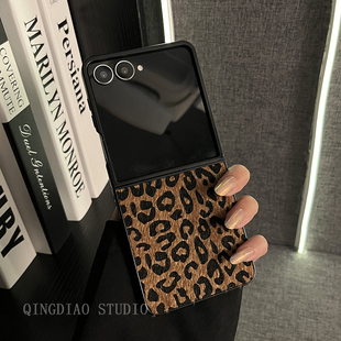 复古丝绒棕色豹纹适用于三星zflip7 折叠屏翻盖防摔高级感保护套 轻调 GalaxyW25Flip手机壳新款 ins经典