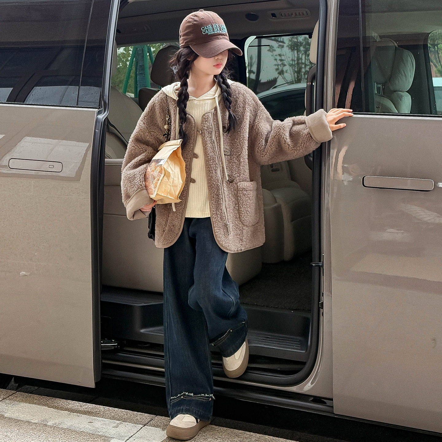 女童羊羔绒外套冬季2025新款洋气儿童超好看女大童秋冬加绒毛毛衣