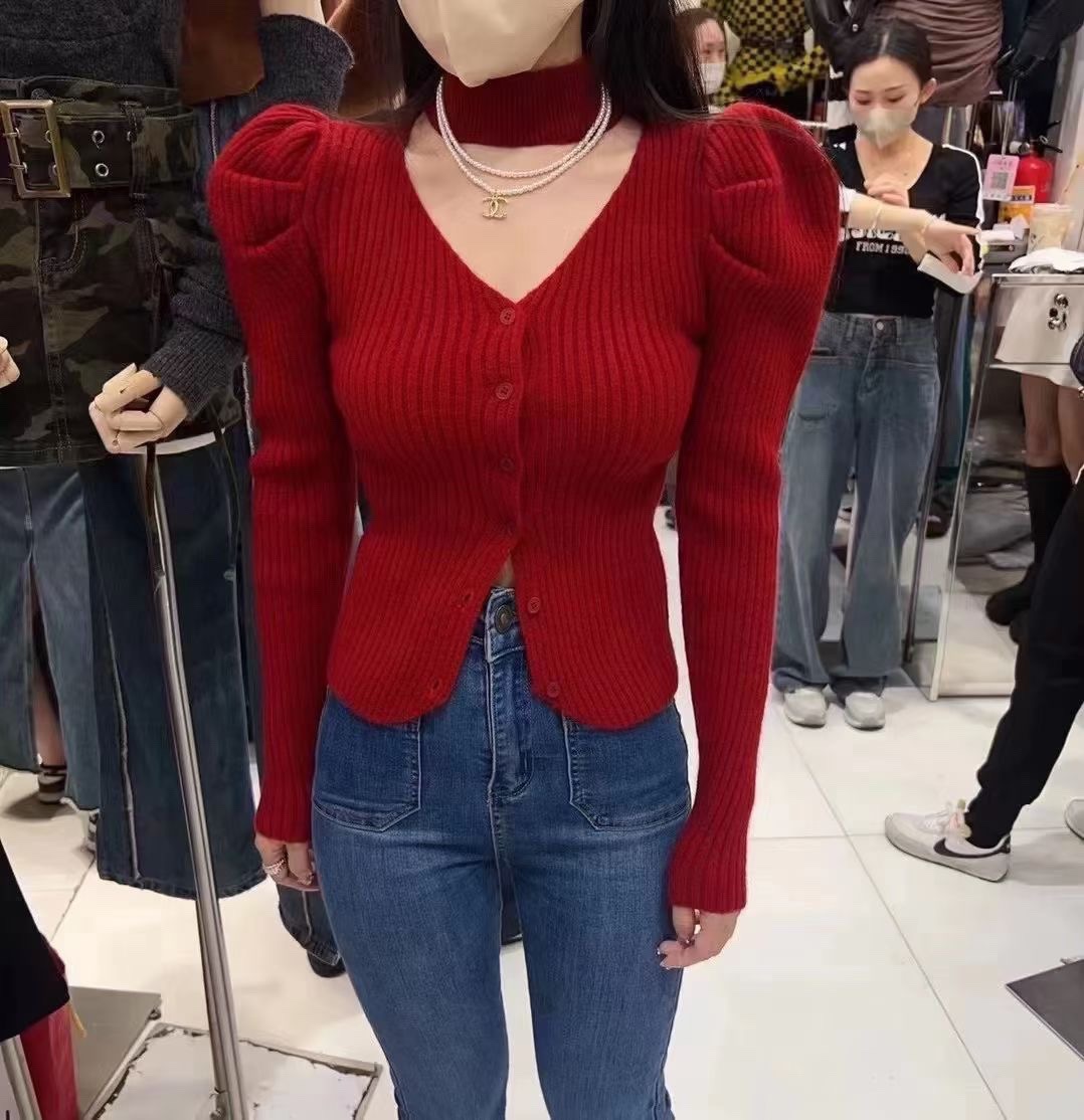 早秋V领镂空挂脖针织开衫泡泡袖