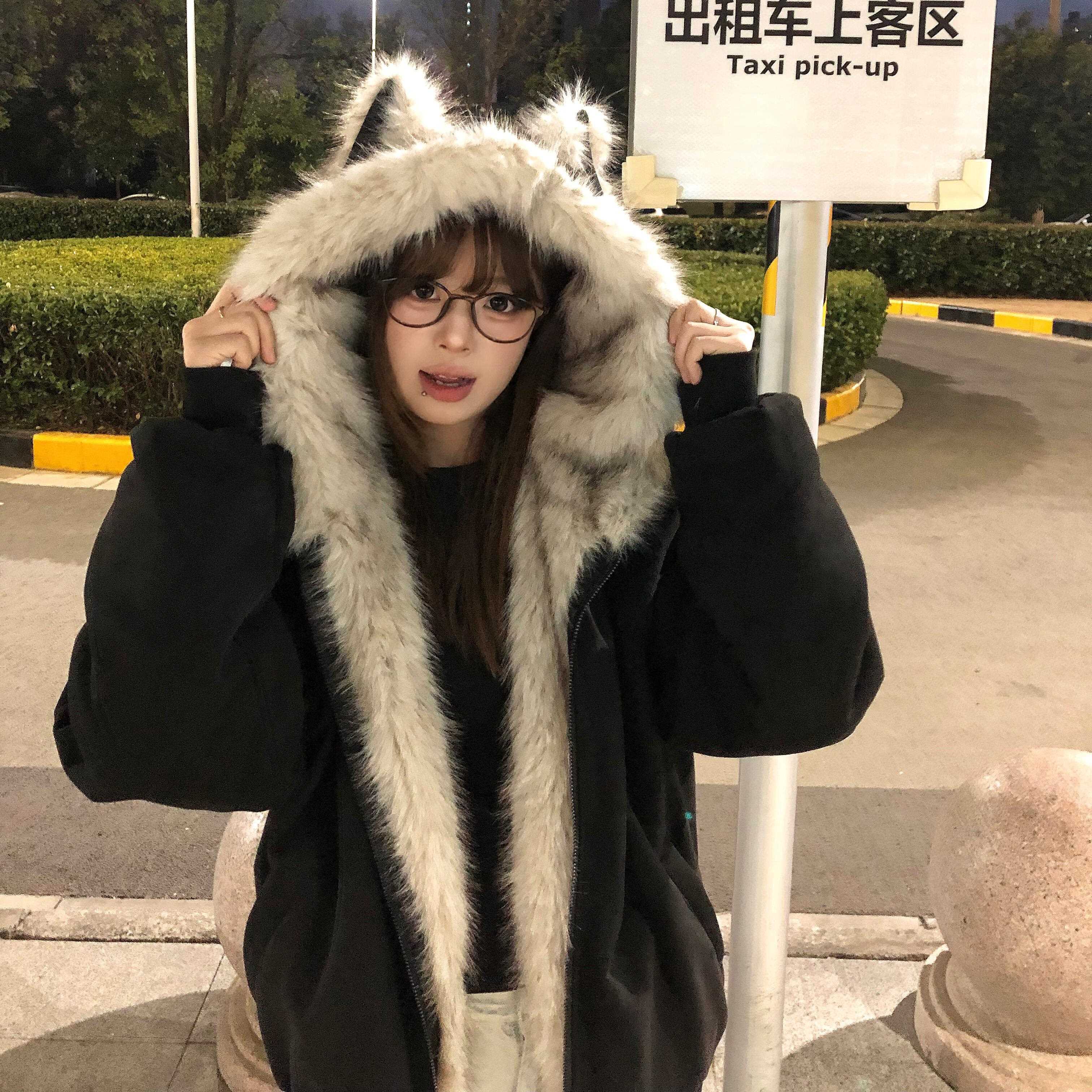 麂皮绒毛领黑色连帽外套女2025冬季新款国潮复古座山雕棉服加厚袄