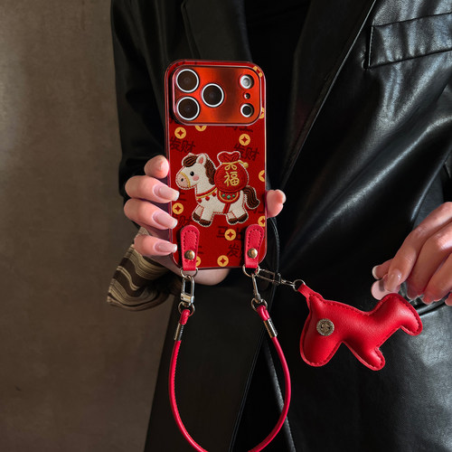 适用于苹果17promax手机壳带挂绳马上发财iphone14/16pro套红色xs全包防摔斜跨15ultra套马年11新款xr女13PRO