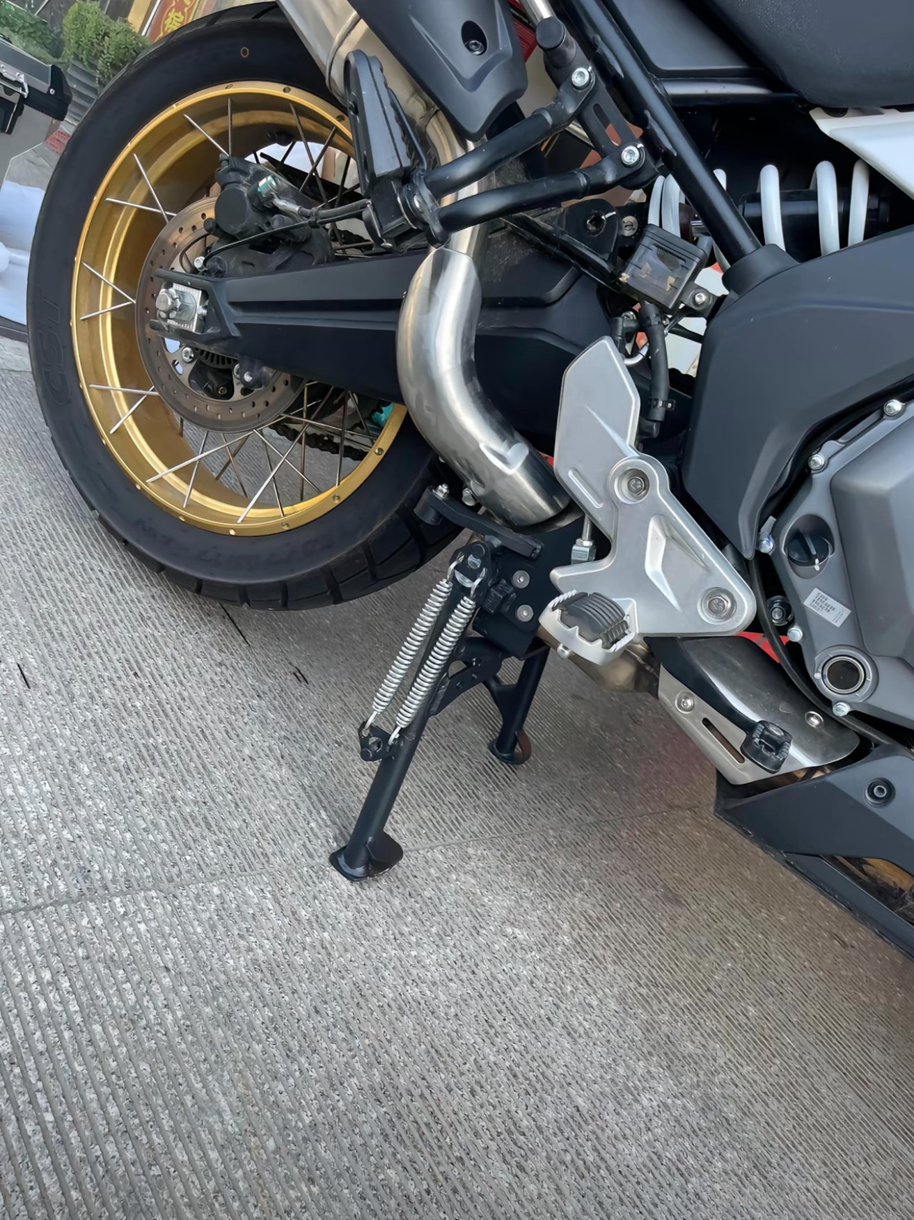 春风700MT改装大撑支架CF700MT中撑大梯驻车架起车架中央支架