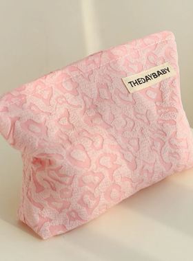 Makeup bag Portable storage bag Toiletry bag Travel leopard
