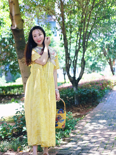 文艺复古刺绣连衣裙女夏长款宽松显瘦气质森系仙女裙温柔黄仙女裙